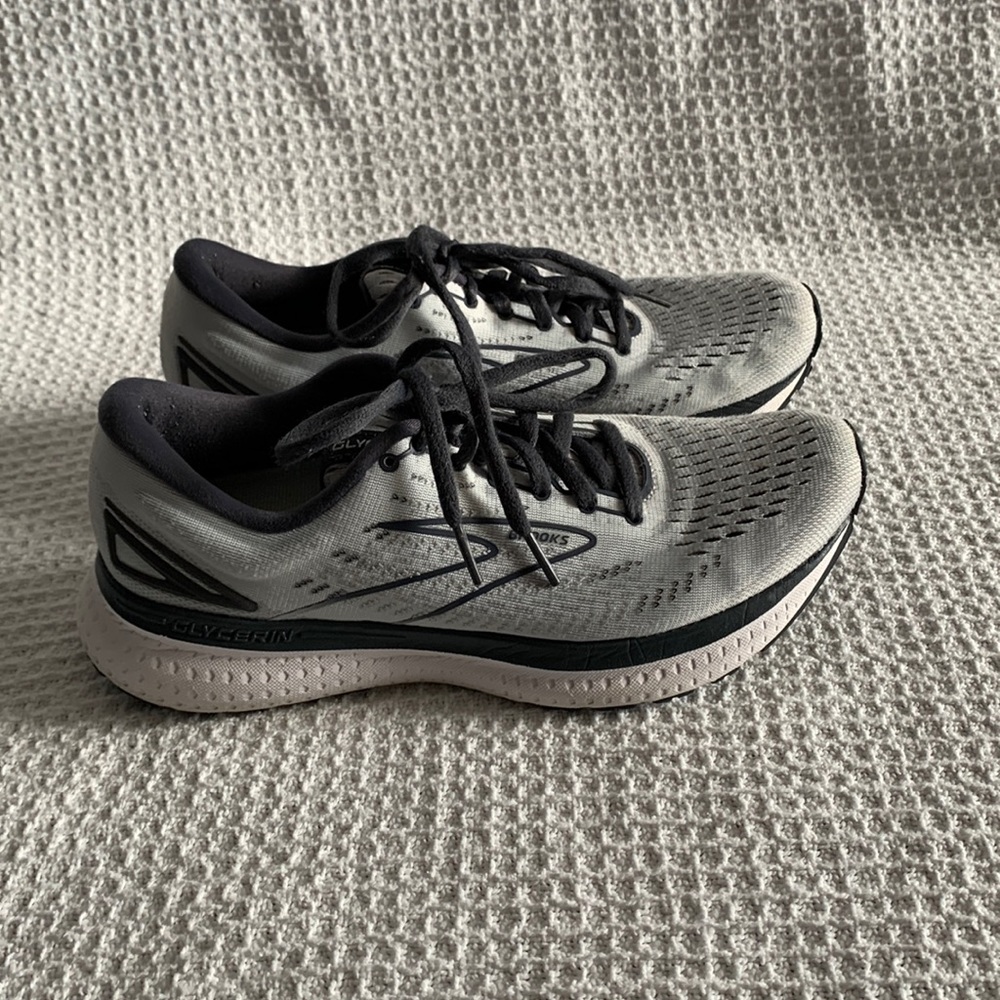 BROOKS GLYCERIN 19!! WOMENS SIZE 8!! Used, Good Condition